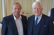 Der scheidende ZDK-Präsident Robert Rademacher bei seiner offiziellen Verabschiedung in der historischen Rotunde auf dem Petersberg mit AUTOHAUS-Herausgeber Prof. Hannes Brachat.
