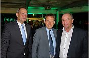 AH-Herausgeber Prof. Hannes Brachat im Gespräch mit Ex-Ministerpräsident Dieter Althaus und MdB Fritz Güntzler in Dessau. Von Beresa zu Peter im MB-Autozentrum Anhalt.
