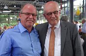 AH-Herausgeber Hannes Brachat mit Volker Kauder, CDU-CSU-Fraktionsvorsitzender im Deutschen Bundestag bei einer Wahlveranstaltung am 2. August 2017 in Göttingen. Brachat: "Wir kennen uns aus unserer gemeinsamen Zeit in der Jungen Union Singen-Gottmadingen. Das war nach langer Zeit ein herzliches Wiedersehen!"