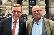 In der "Deutsche Parlamentarische Gesellschaft" in Berlin traf Prof. Hannes Brachat den jüngsten direktgewählten Bundestagsabgeordneten, Philipp Amthor (27).<br/>Er vertritt den Wahlkreis Mecklenburgische Seenplatte I - Vorpommern-Greifswald II. Den Prädikatsjuristen muss man ob seiner geistigen Präsenz reden hören. Er wird politisch Karriere machen!