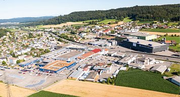 Safenwil - Automobile Artenvielfalt! (Foto: Prof. Hannes Brachat)