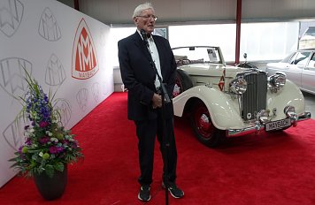 Dieses Maybach-Unikat in seiner Sammlung hat er seinem Vater gewidmet.  (Foto: Prof. Hannes Brachat)